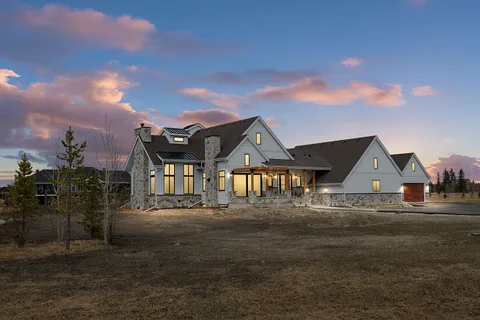 155 Grandview Way, Springbank