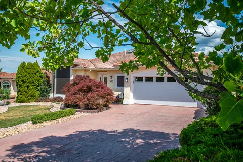 307 Country Estate Place, Vernon