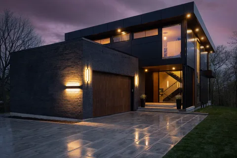 662 Harvest Rd, Hamilton