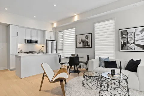 430 Roncesvalles Ave #Th3, Toronto