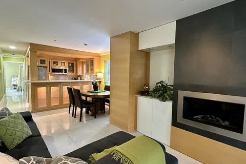 855 16th Street W #108, North Vancouver