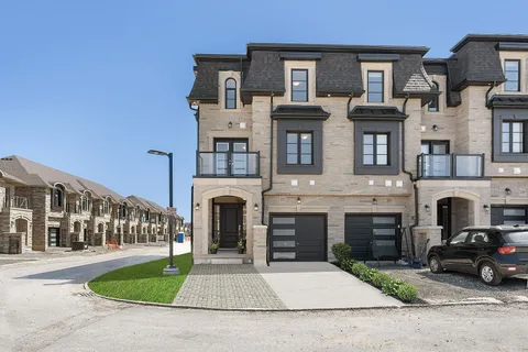 675 Victoria Rd N #15, Guelph