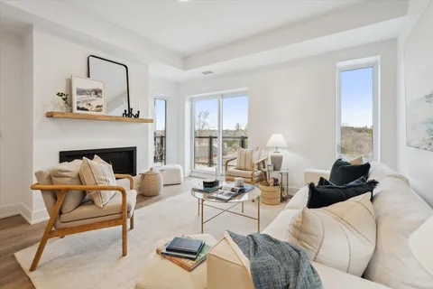 19B West St N #306, Kawartha Lakes