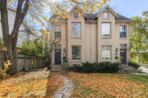 113/115 Claremont Dr, Hamilton