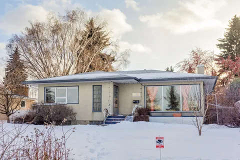 8739 Strathearn Crescent, Edmonton