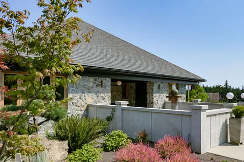 735 Arden Road, Metchosin