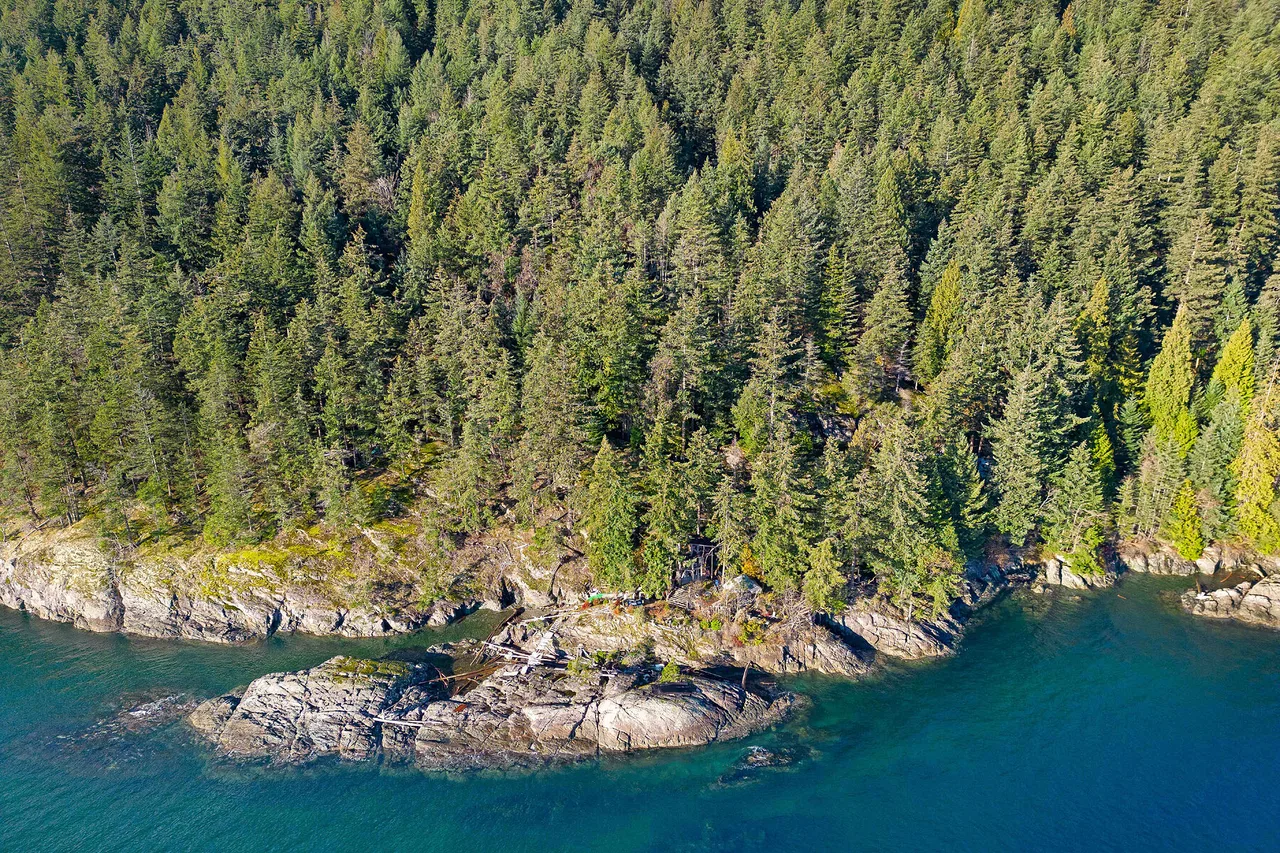 381 Waterfront, Bowen Island, British Columbia