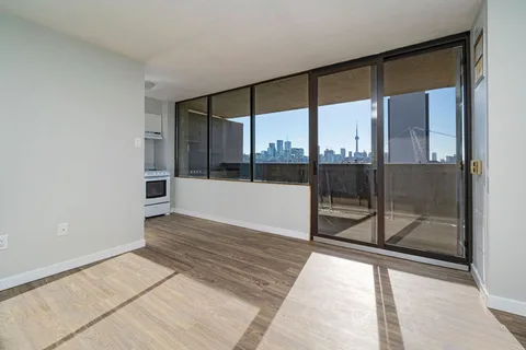 720 Spadina Ave #1004, Toronto