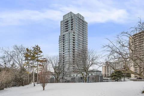 18 Graydon Hall Dr #1404, Toronto