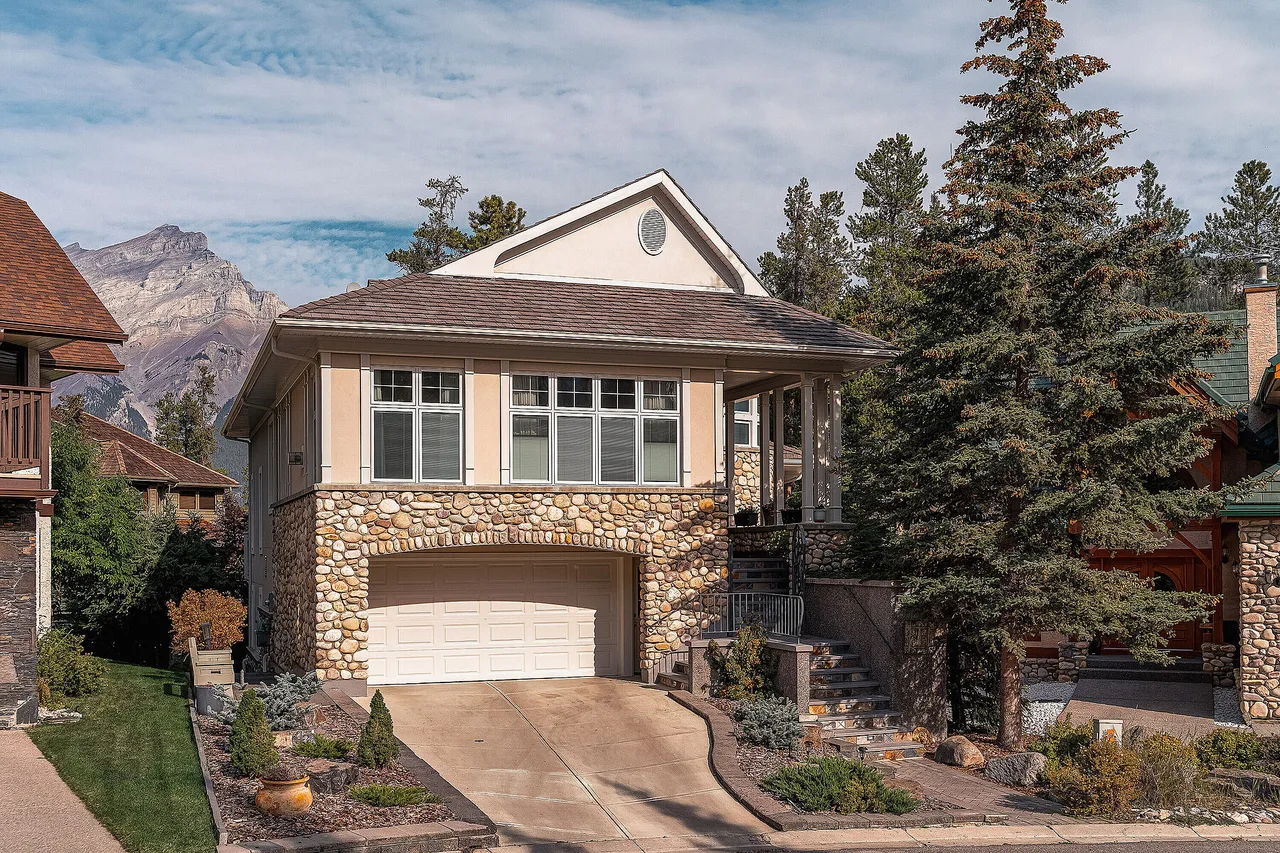 107 Lougheed Circle, Banff, Alberta