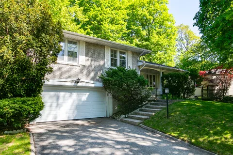 9 Queensborough Cres, Toronto