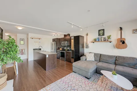 213-1405 Esquimalt Road, Esquimalt
