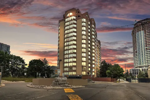 25 Fairview Rd W #406, Mississauga