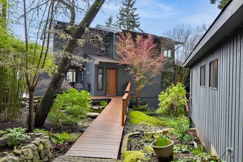 2767 Tudor Avenue, Saanich
