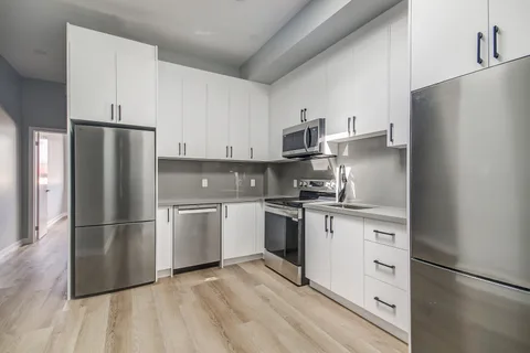 453 Dundas St W #3, Toronto