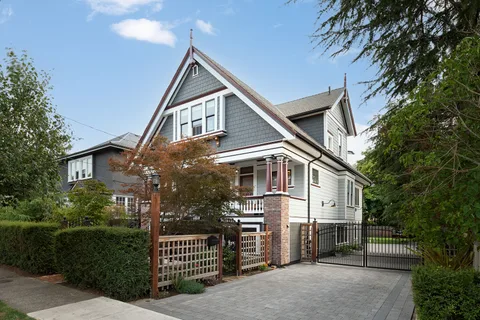 1215 Richardson Street, Victoria