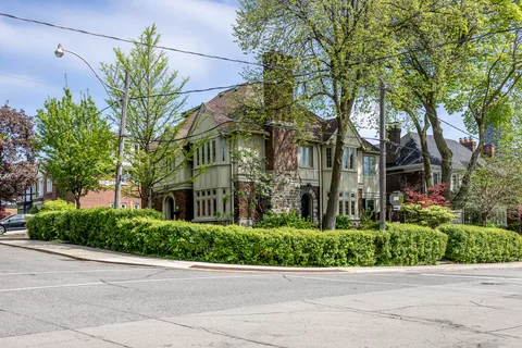131 Highbourne Rd #Upper, Toronto