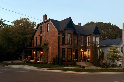 180 Walton St, Port Hope