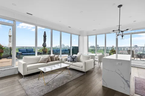 6 Parkwood Ave #901, Toronto