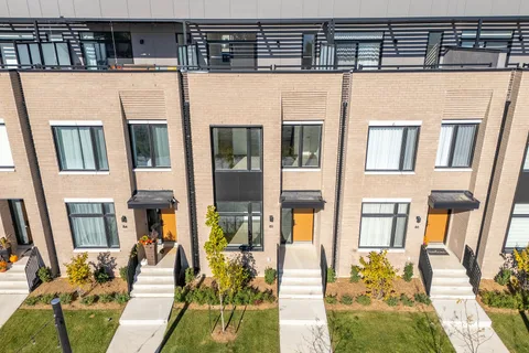 60 Lou Parsons Way Dr #TH 85, Mississauga