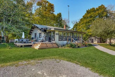 220 Easterbrook Rd S, Prince Edward County