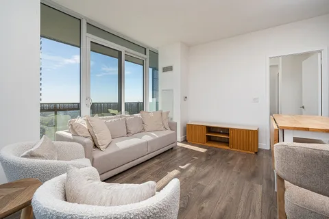 8 Eglinton Ave E #4211, Toronto