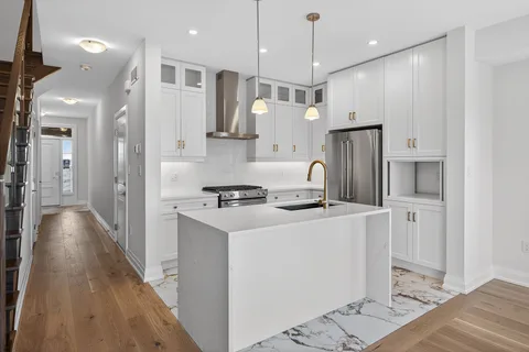 675 Victoria Rd N #12, Guelph