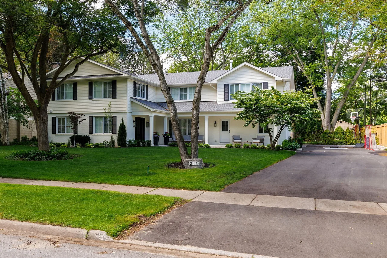 246 Cairncroft Rd, Oakville, Ontario
