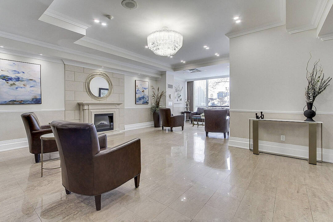 40 Harding Blvd W #301, Richmond Hill, Ontario