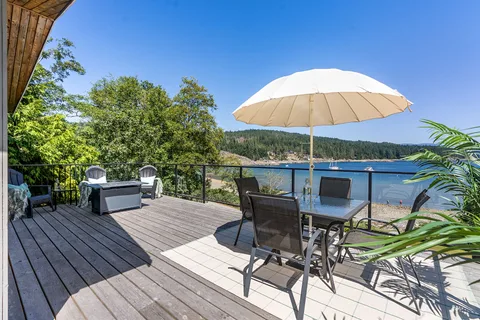 7653 Redrooffs Road, Halfmoon Bay