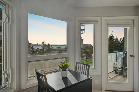 175 4th Street W #305, North Vancouver