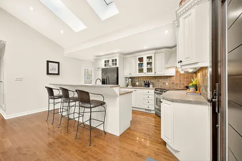 1943 Deanhome Rd, Mississauga