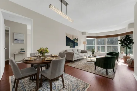 325 Webb Dr #1411, Mississauga