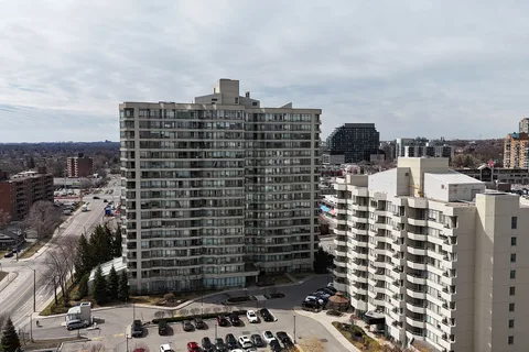 75 King St E #1202, Mississauga