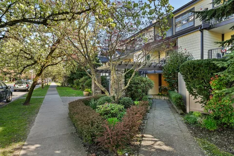235 4th Street W #207, North Vancouver