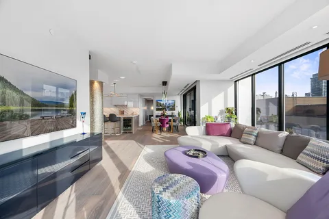 200 Cumberland St #3005, Toronto