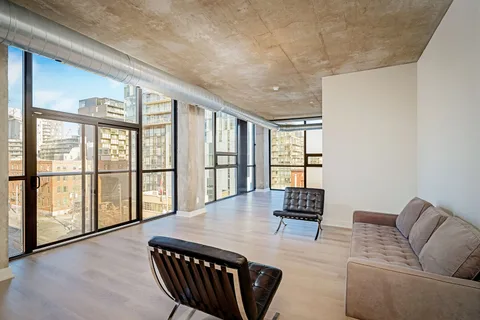 60 Bathurst St #605, Toronto