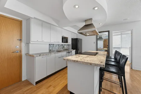 550 Queens Quay W #809, Toronto