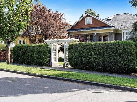 D-1047 Chamberlain Street, Victoria
