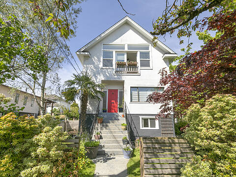 827 16th Avenue E, Vancouver