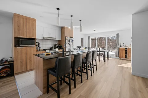 1079 Rue Raymond-Casgrain, La Cité