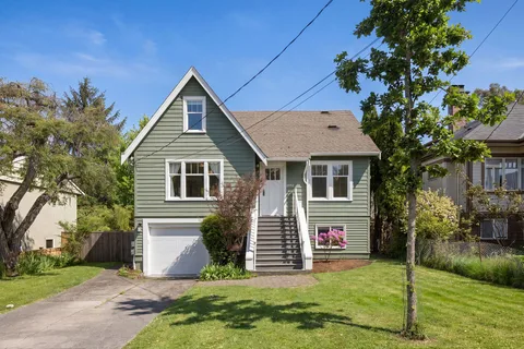 2052 Carrick Street, Oak Bay