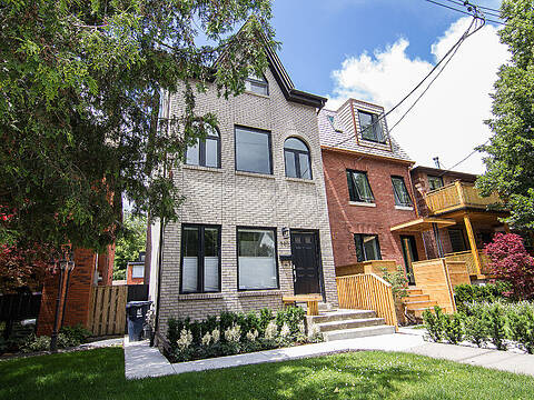 900 Manning Ave #Main, Toronto