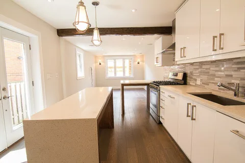 900 Manning Ave #Main, Toronto