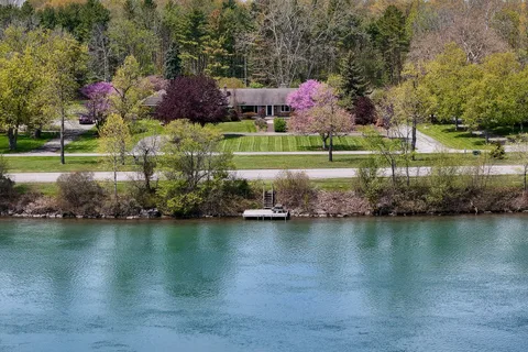 9317 Niagara River Pkwy, Niagara Falls