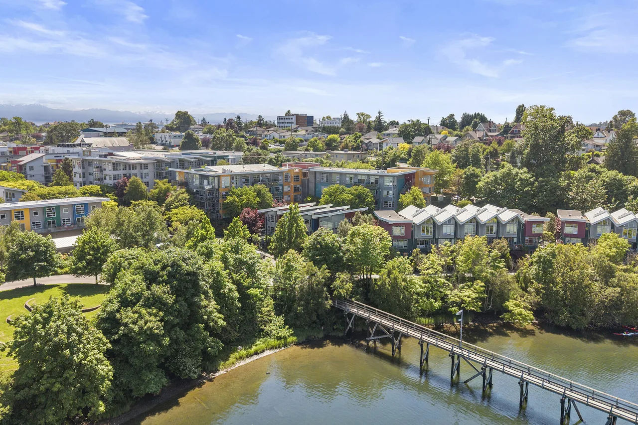 406-90 Regatta Landing, Victoria, British Columbia