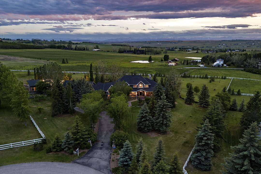 402041 28 Street E, Rural Foothills County, Alberta