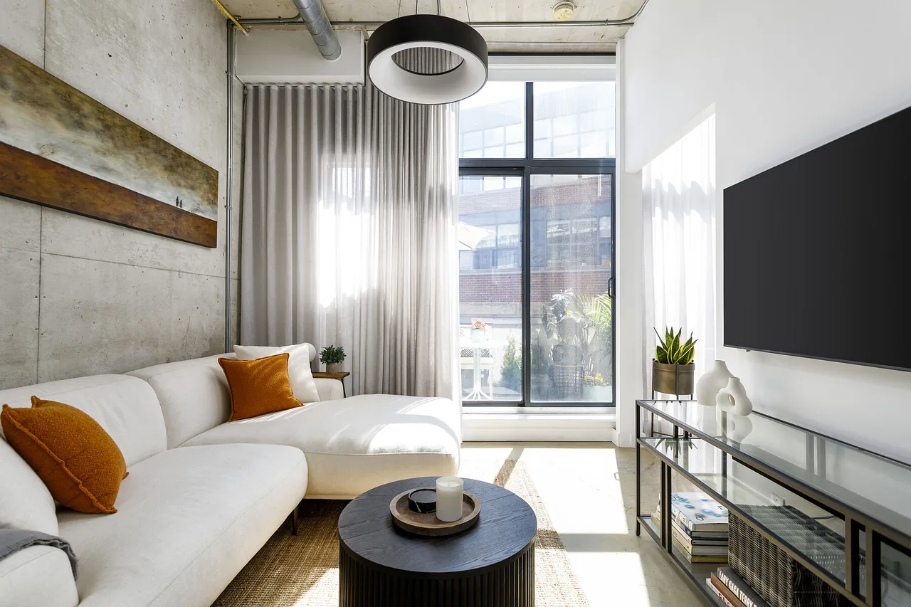 369 Sorauren Ave #402, Toronto, Ontario