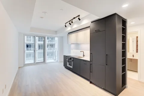 689 The Queensway #429, Toronto