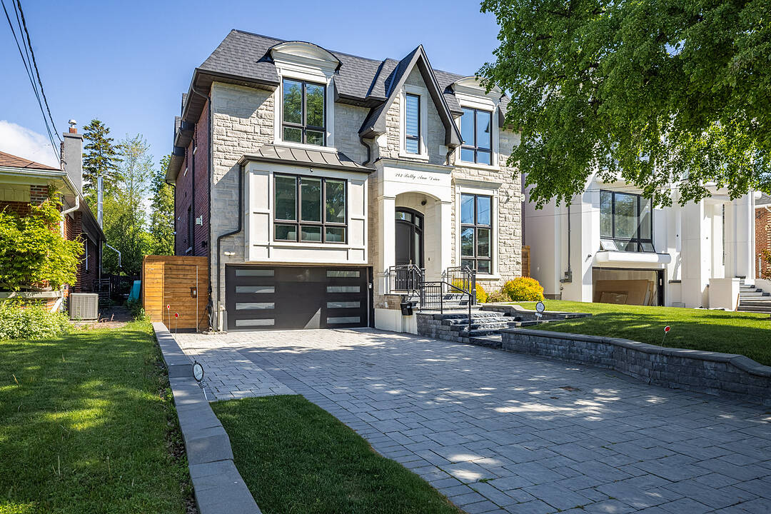 242 Betty Ann Dr, Toronto, Ontario